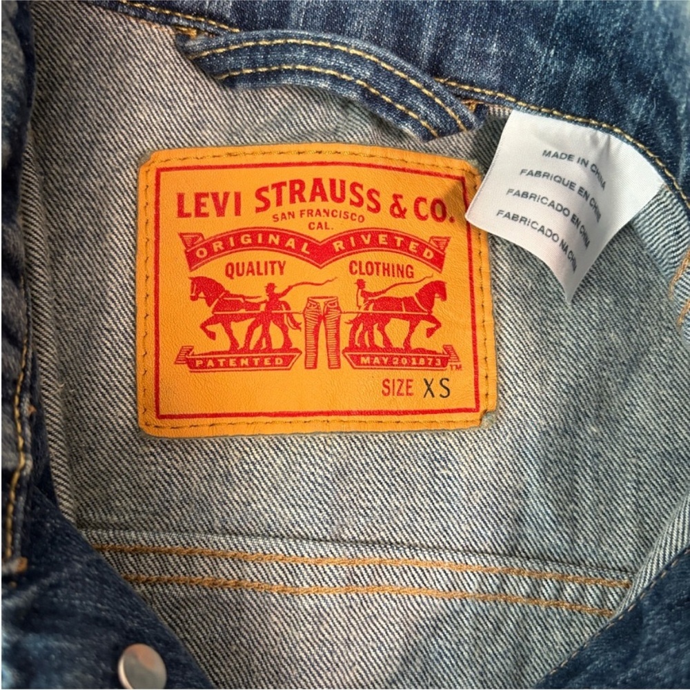 Levi’s Men’s Denim Vest - Picture 3 of 4
